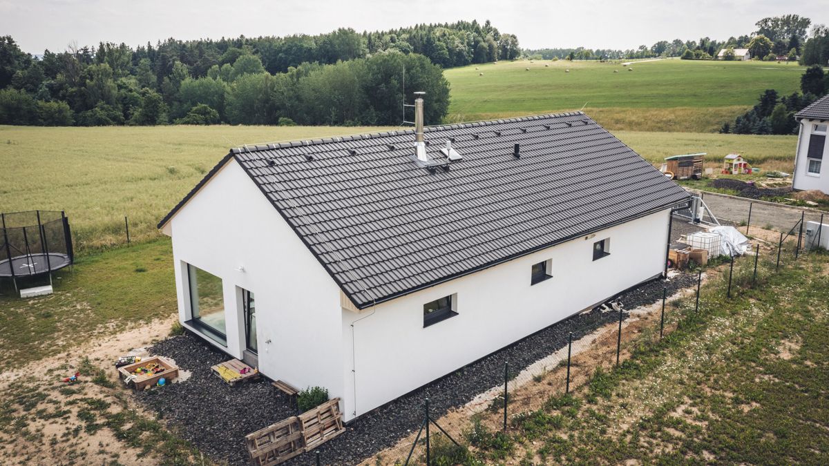 Odmítli stavět z cihel a ušetřili tak 1,5 milionu a roční nájem k tomu