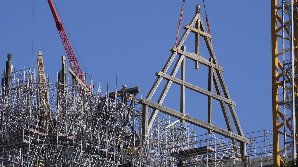 Katedrála Notre-Dame dostala nový dubový krov