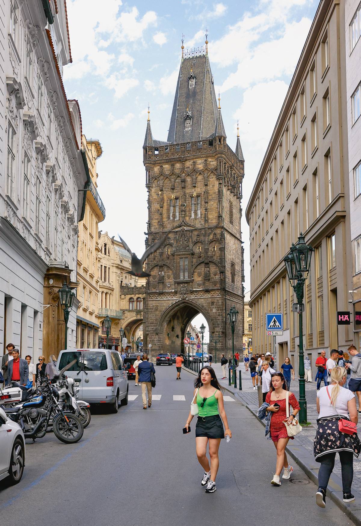 Foto: Symbol Prahy klame tělem. Prašná brána není tak stará, jak vypadá