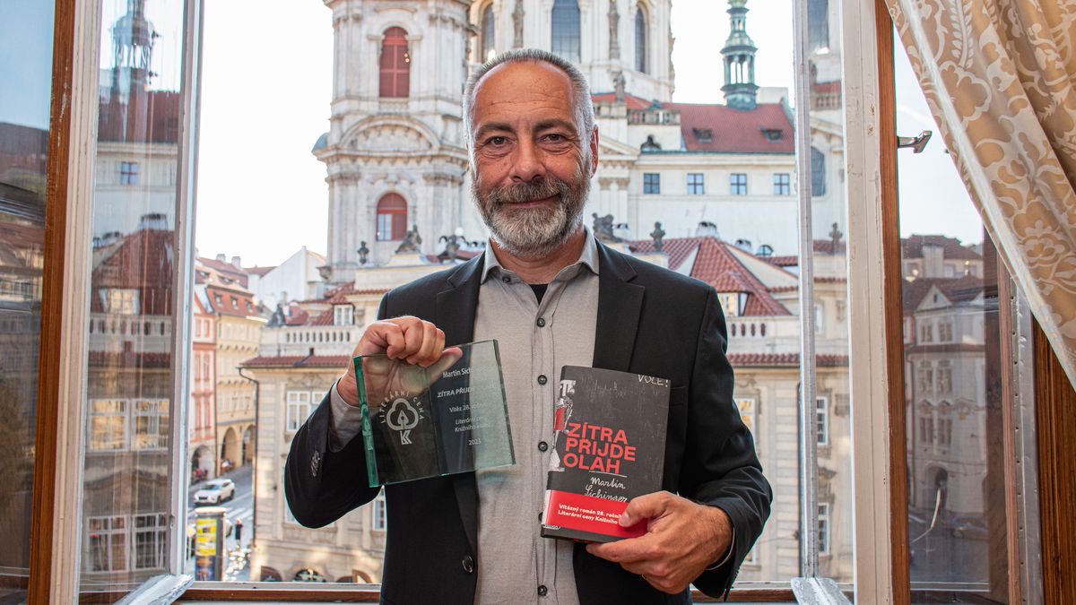 Vítězem Literární ceny Knižního klubu se stal román Zítra přijde Olah Martina Sichingera
