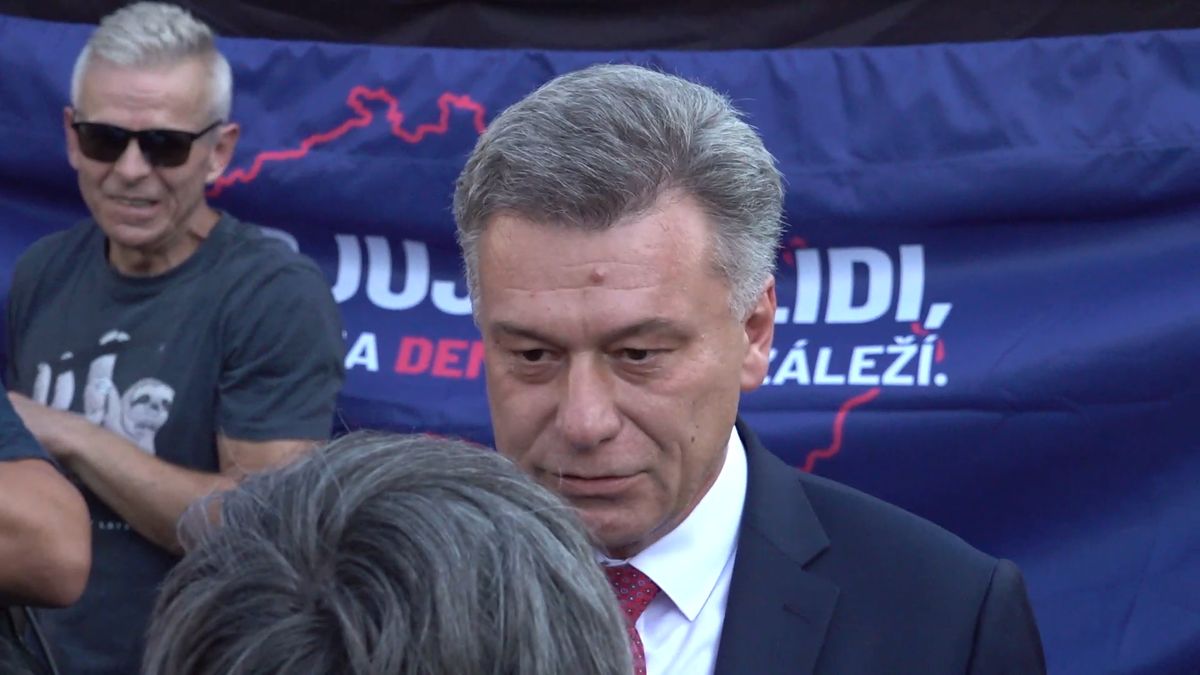 „Poslední kapka Pavla Blažka.“ Milion chvilek svolal protest za odvolání ministra