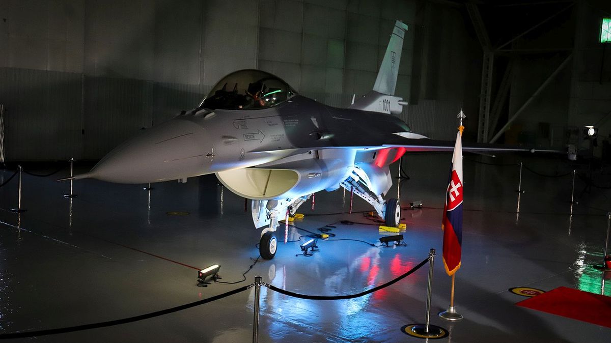 Představila se první stíhačka F-16 se slovenským znakem
