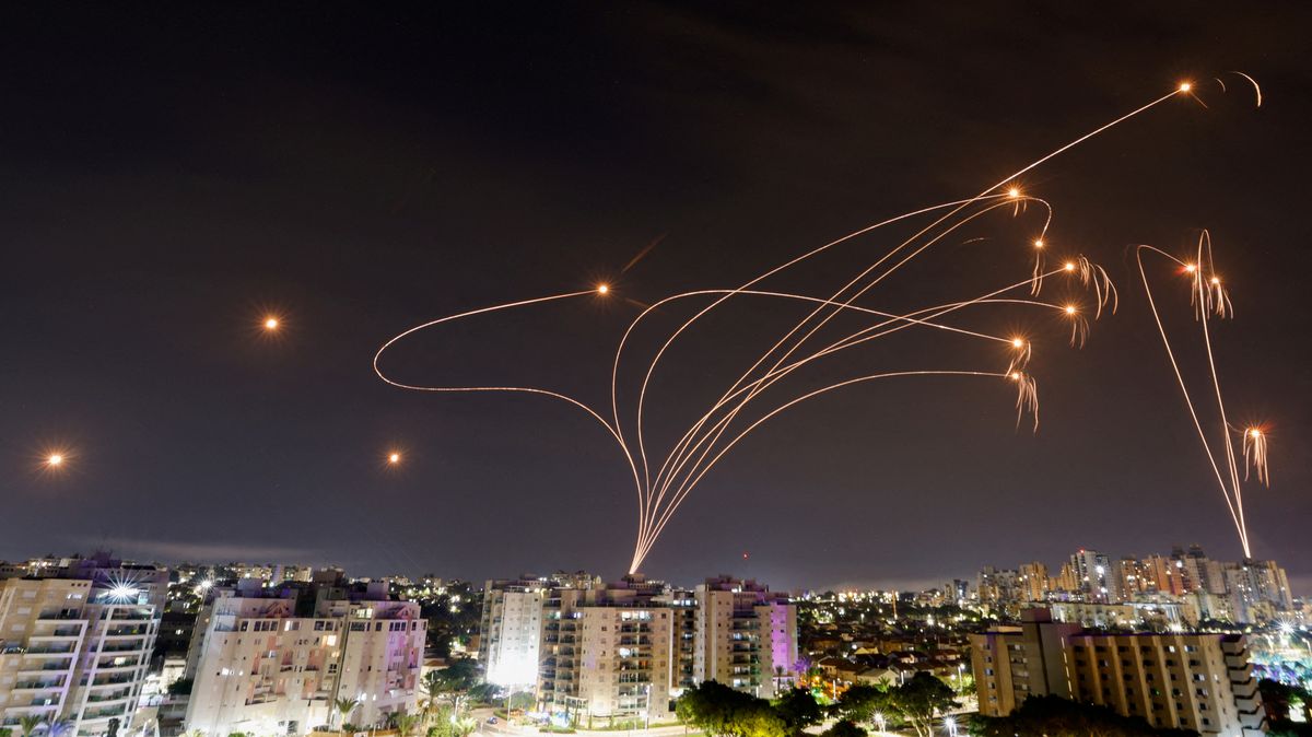 Izraelci zahušťují válečnou mlhu. Ruší GPS signál, aby ztížili navigaci raket