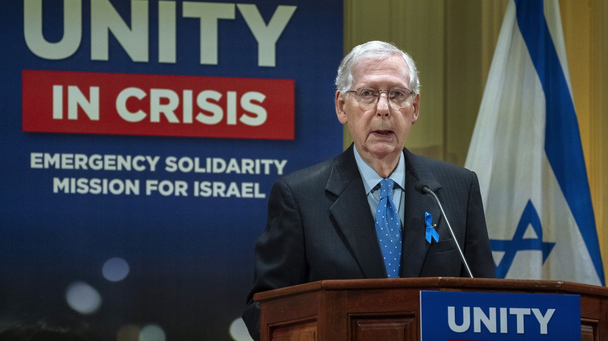Bidenův plán pomoci Izraeli a Ukrajině podpořil šéf republikánské menšiny v Senátu