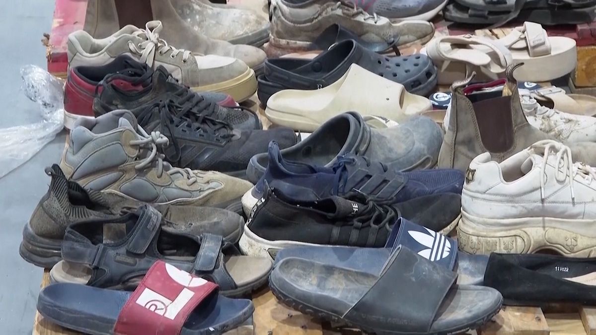 „Jako v Osvětimi“. Izraelci shromáždili osobní věci obětí útoku Hamásu