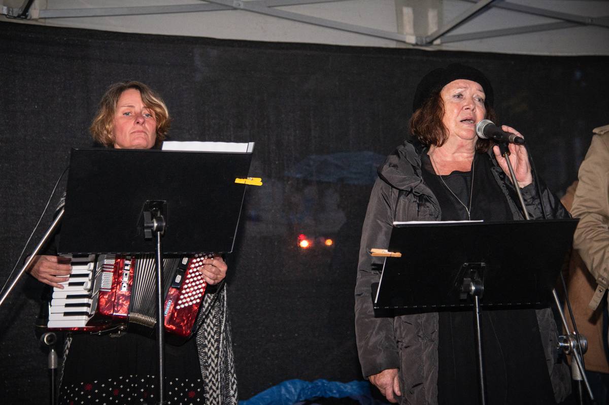 Na pódiu zaznělo několik tradičních židovských písní