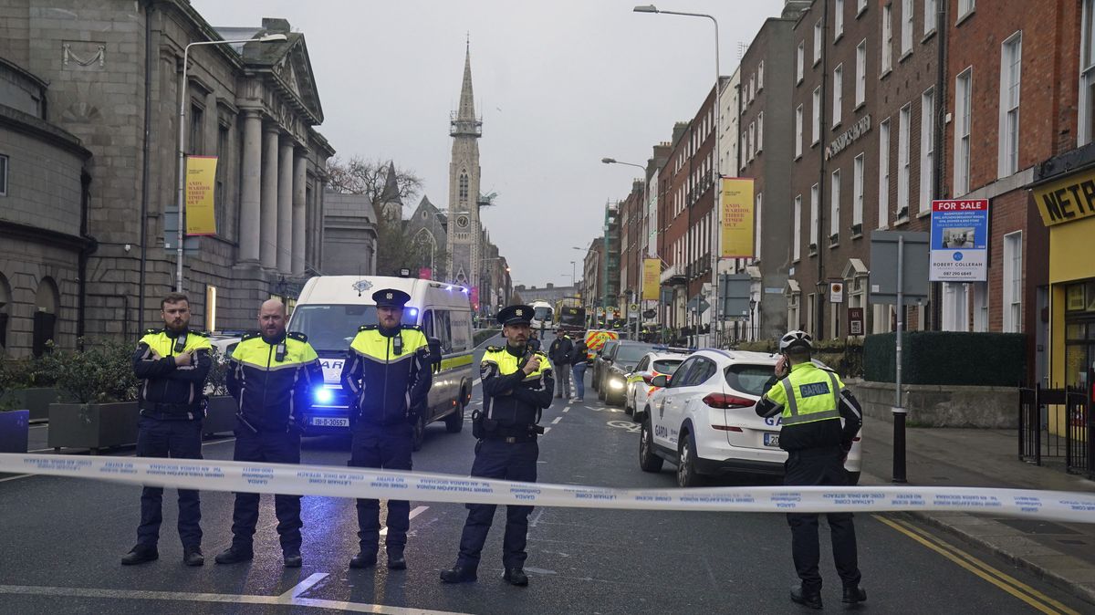 Útočník v Dublinu pobodal tři děti a dva dospělé
