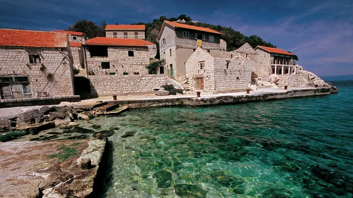 chorvátske Lastovo je vzdialené tri hodiny loďou zo Splitu, ale dlhšia cesta sa oplatí.
