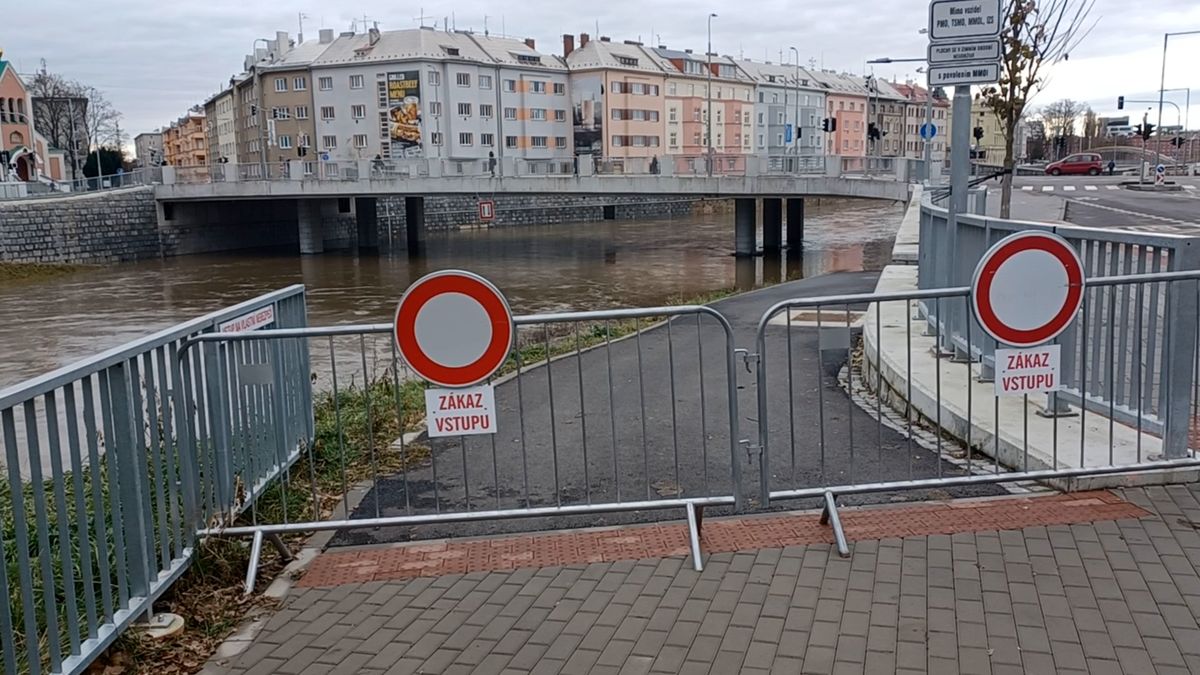 V Olomouci uzavřeli náplavku, voda ohrožuje i místní části Štěpánova