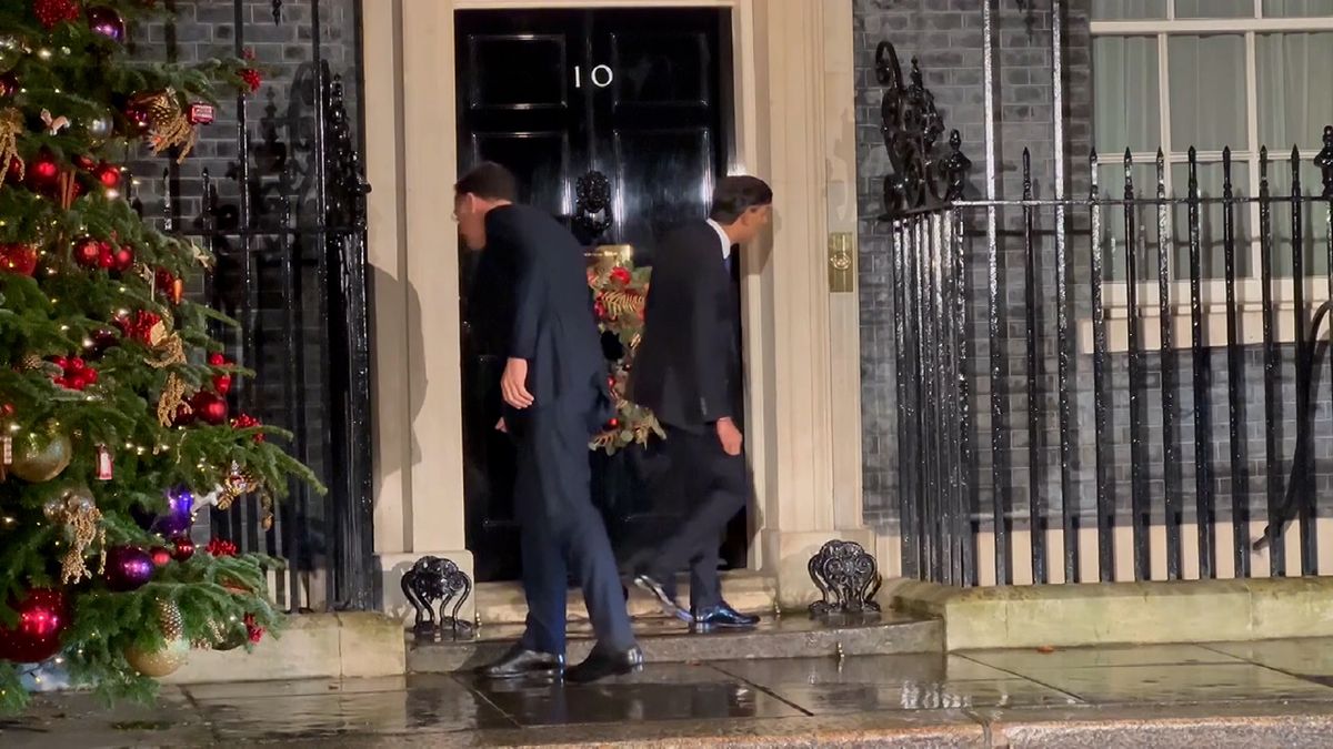 Trapas v Downing Street 10. Premiéry Británie a Nizozemska nechtěli pustit dovnitř