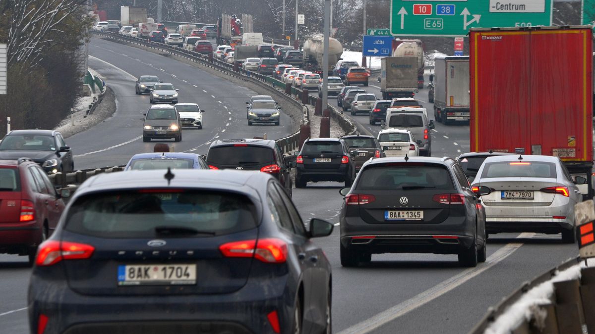 Stát zkouší, co lidé strpí. Ministerstvo řeší mýtné i pro osobní auta