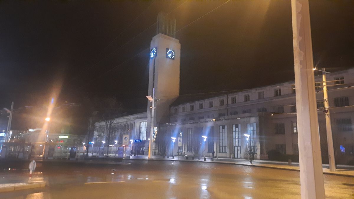 Muž zadržený v Hradci Králové je podezřelý z vraždy dítěte. Zaútočil na nádraží