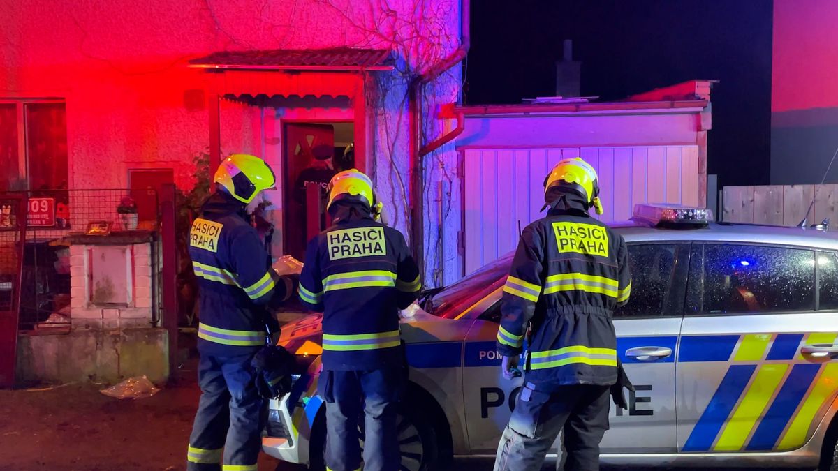Po úniku plynu našli v domě v Praze dva muže v bezvědomí