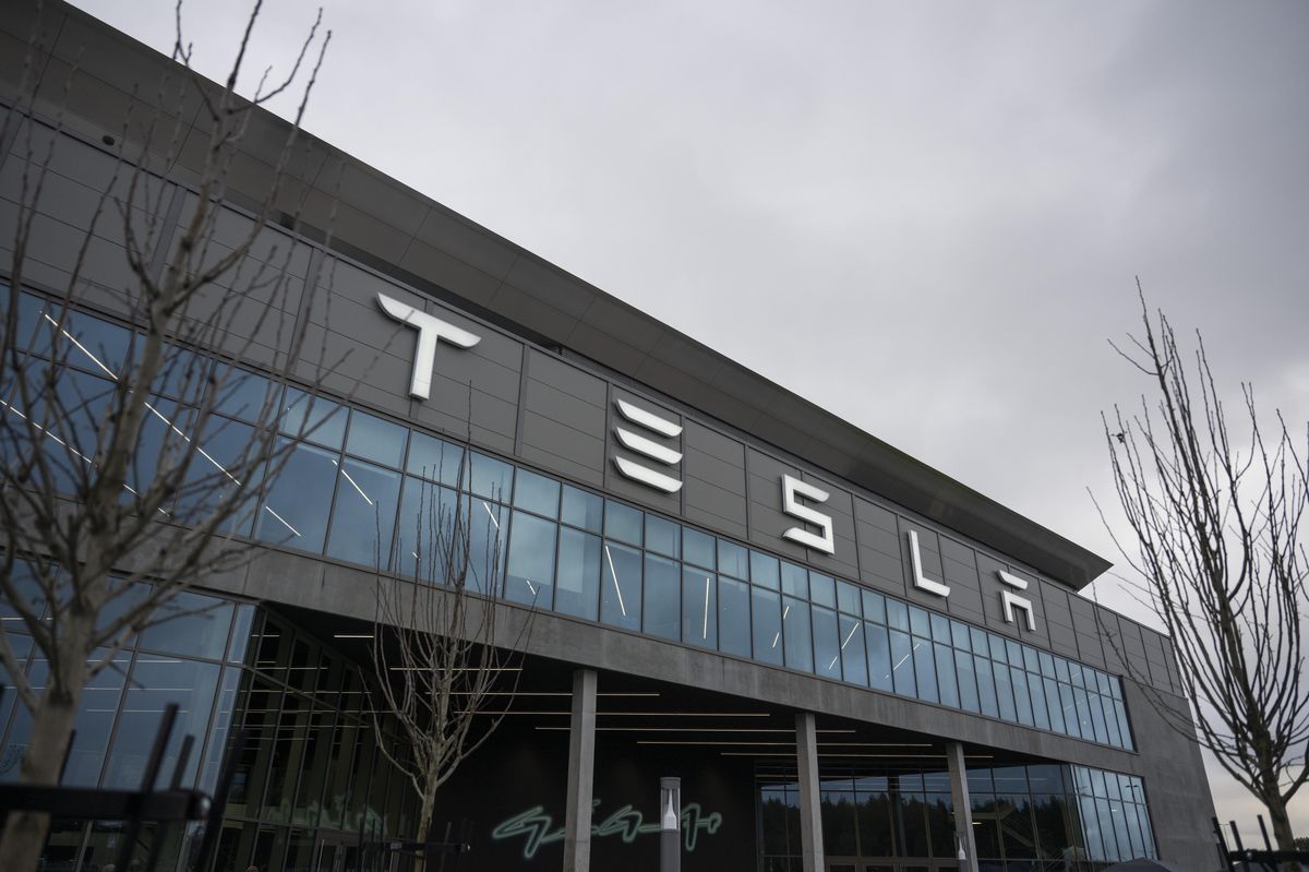 Tesla kvůli demonstracím přeruší výrobu v závodě u Berlína