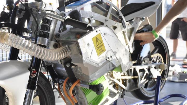 Experti z ČVUT vyvíjejí vodíkový motocykl
