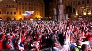 ON-LINE: Fanoušci na náměstích slaví české zlato