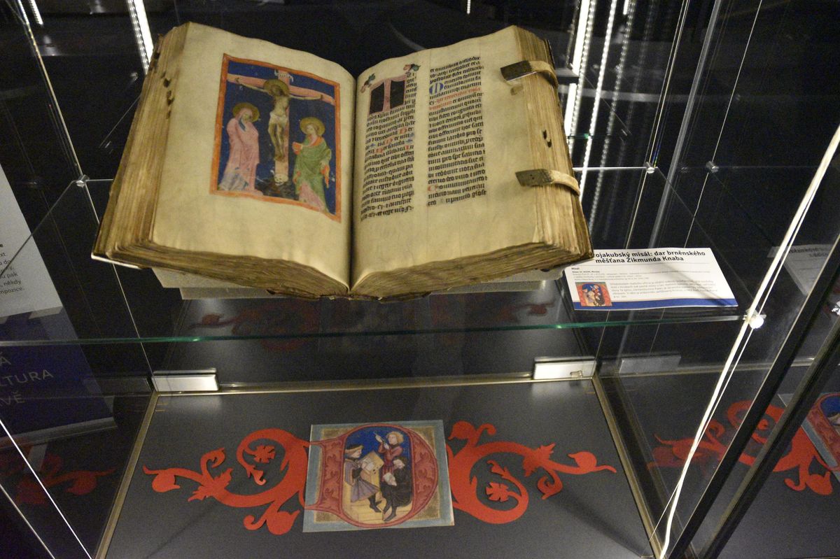 Archiv v Brně vystavuje nejstarší rukopisné knihy na Moravě, některé z unikátů jsou vystaveny poprvé