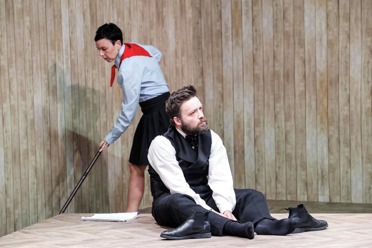 Sága rodu Marxů. V hlavní roli Dalibor Buš