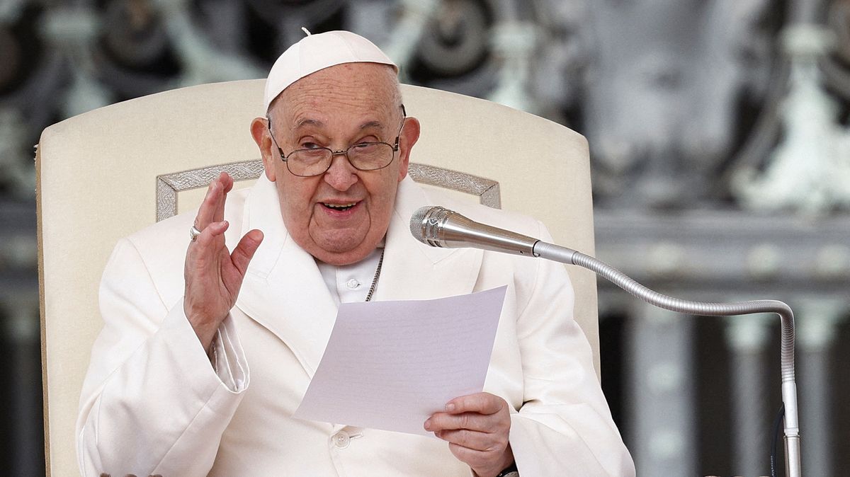 Papež má malér. Stěžoval si na homosexuály v církvi a použil hanlivý výraz