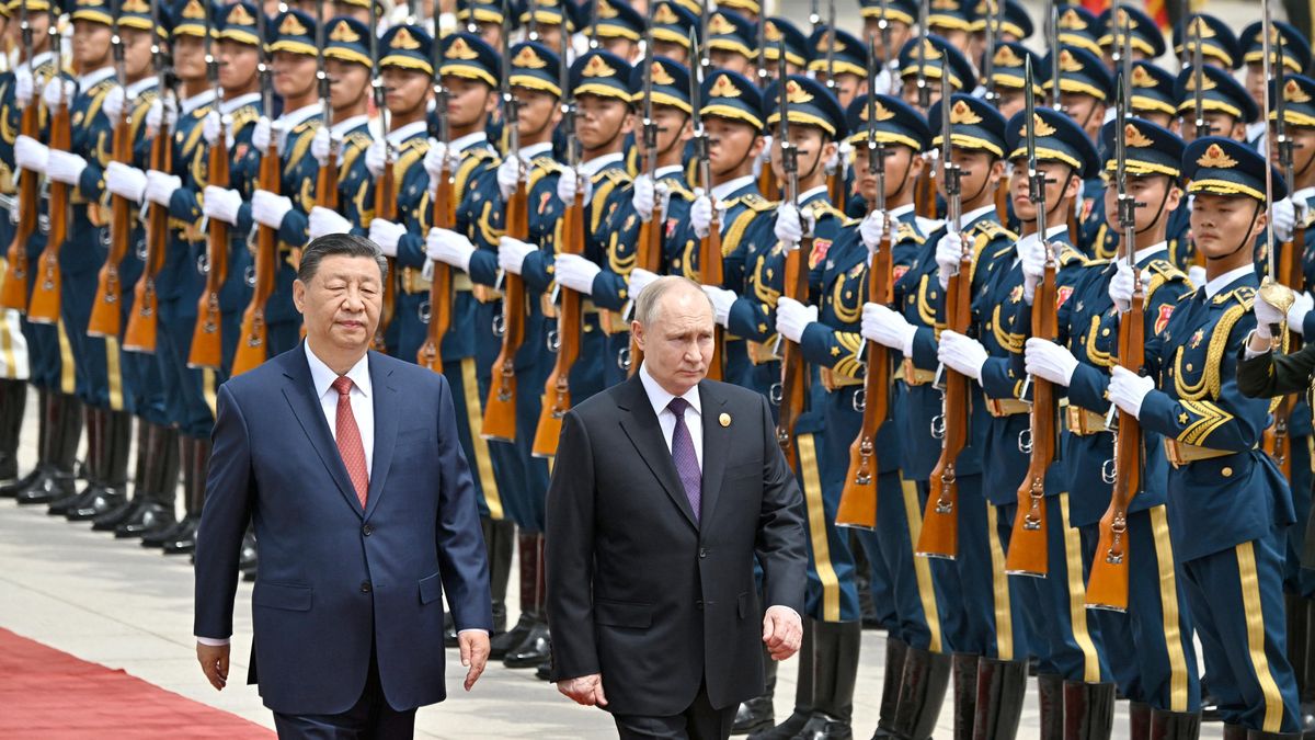 Chceme ve světě dál udržovat férovost a spravedlnost, řekl Si Putinovi v Pekingu