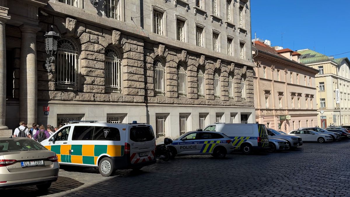 Muž spáchal sebevraždu v budově ministerstva v Praze