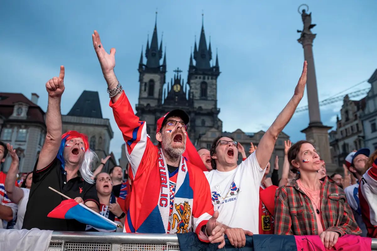 Fanoušci sledovali 26. května 2024 na Staroměstském náměstí finálový zápas Česka a Švýcarska na mistrovství světa v ledním hokeji.