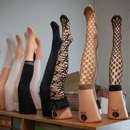 Punčochy od značky Novia, kterou pletárna produkuje