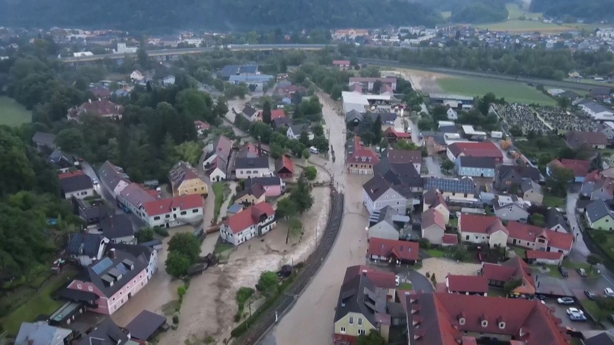 Přívalové deště a záplavy devastovaly rozsáhlé oblasti Rakouska