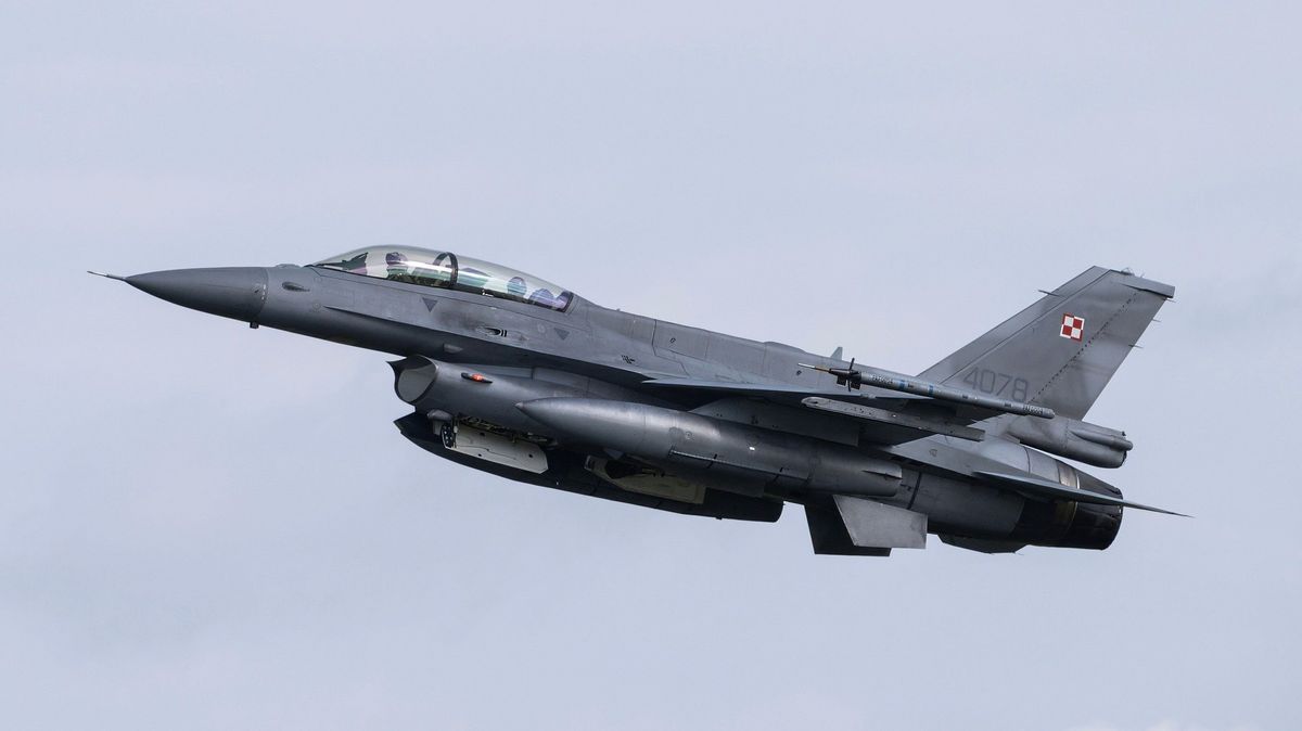 Ukrajina bude mít své F-16 i na zahraničních letištích. Budou legitimním cílem, hřmí ruský poslanec