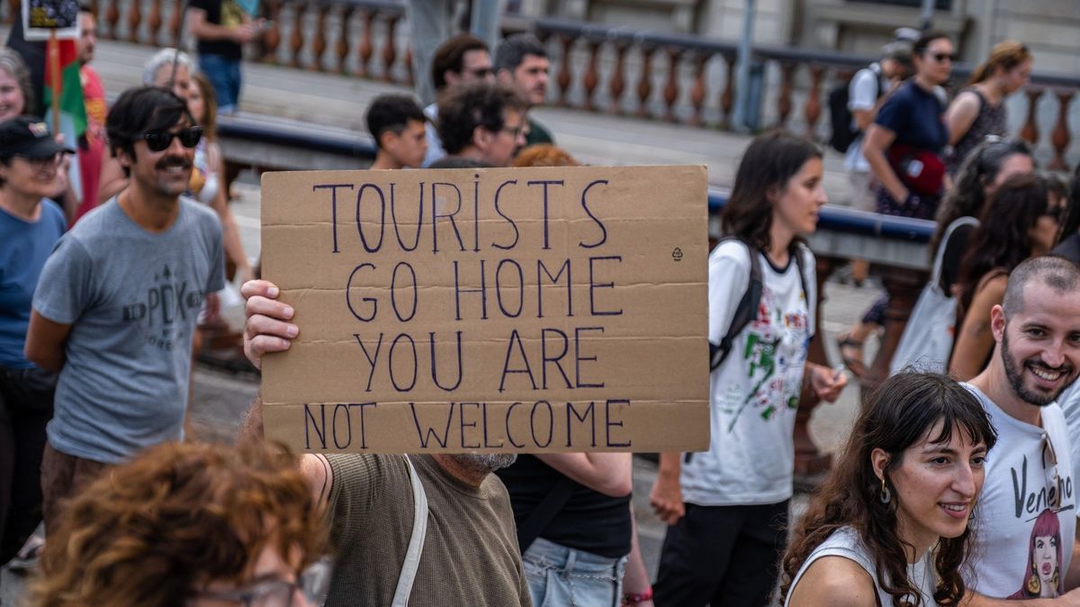 Plánujete dovolenou? Nejen v Barceloně turisty nechtějí