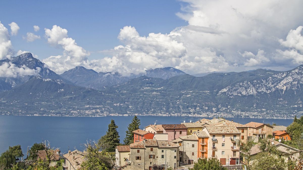 U jezera Garda mají problémy s pitnou vodou. Tisícovku lidí postihly střevní potíže