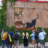 Umělec Banksy vytvořil v Londýně během týdne sedm děl.