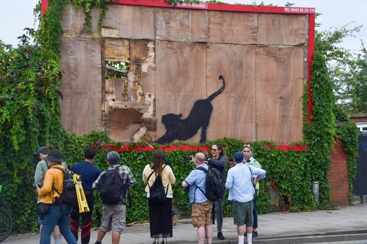 Umělec Banksy vytvořil v Londýně během týdne sedm děl.