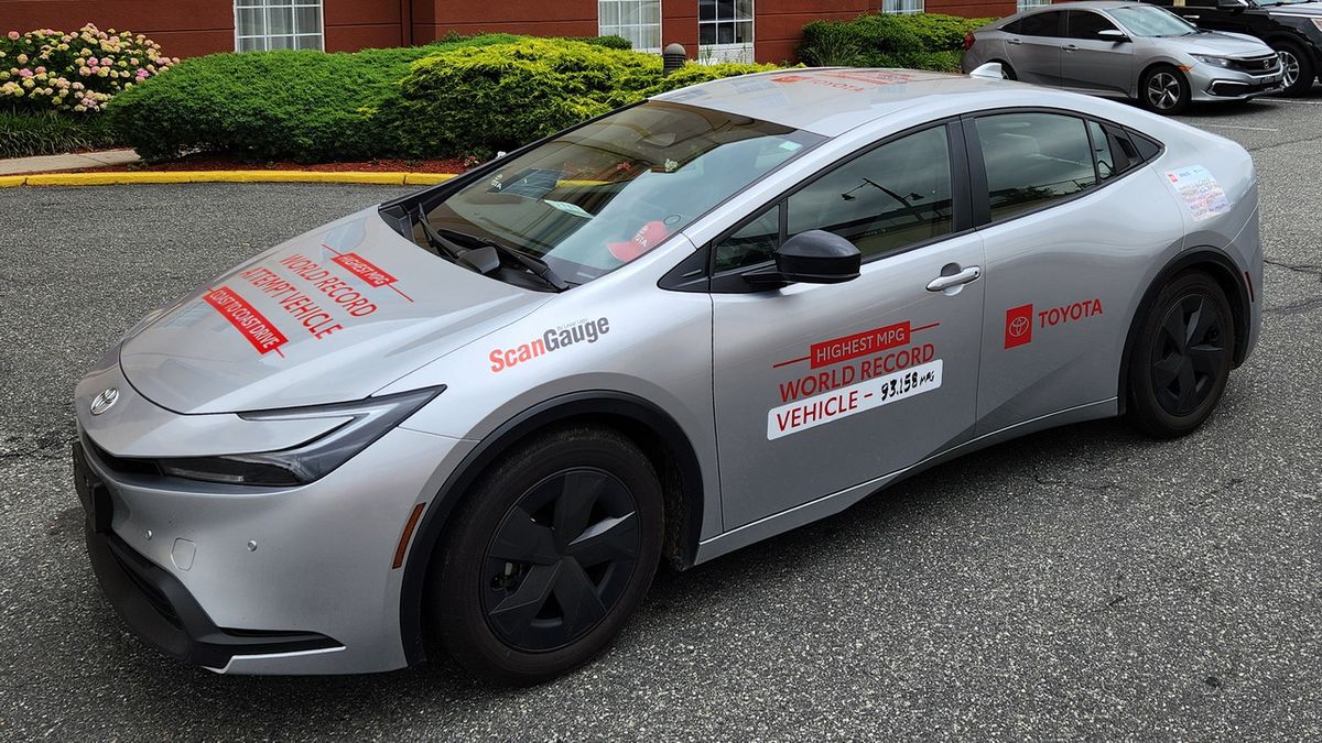 Toyota Prius přejela USA s rekordně nízkou spotřebou, nádrž stačila na 1693 km