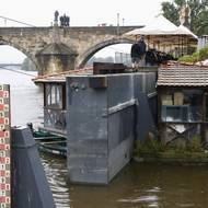 Praha uzavřela vrata na Čertovku.