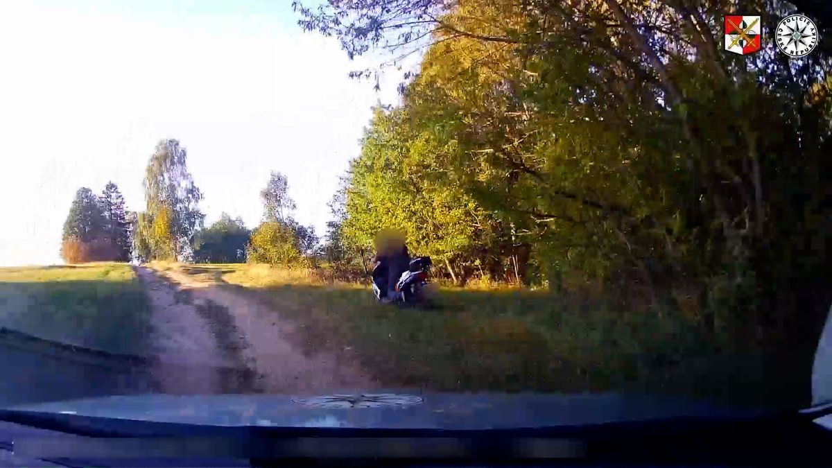 Motorkář se snažil ujet cestami v lukách. Ukázalo se, že je opilý