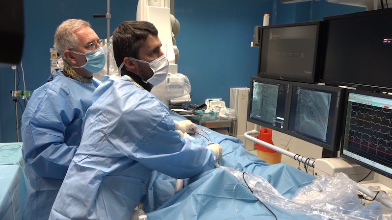 Čeští lékaři poprvé voperovali pacientce nejmenší kardiostimulátor na světě
