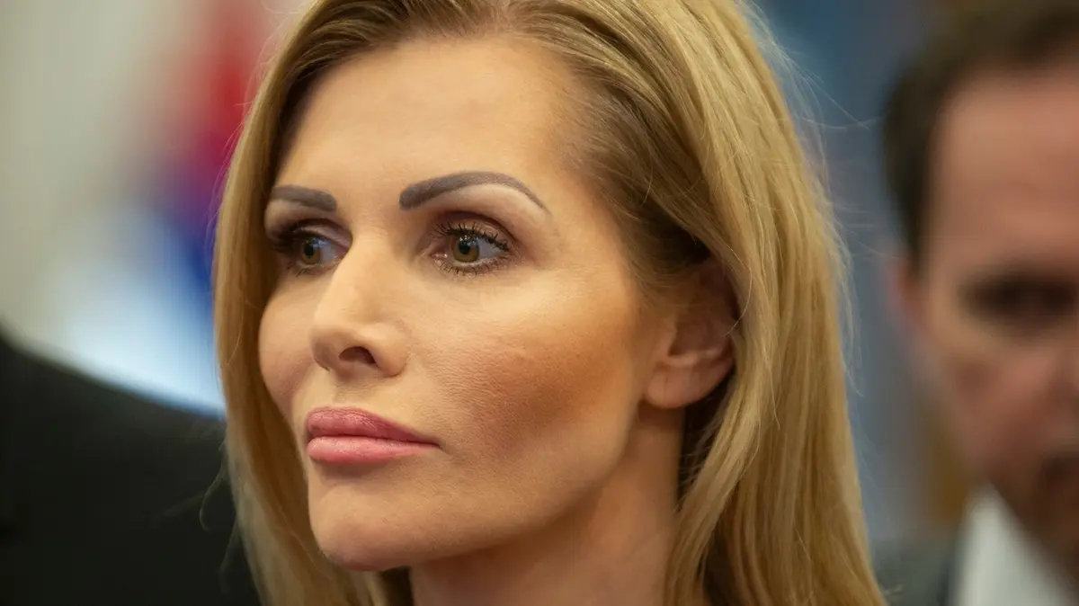 Get Wallpaper Exmilenka Mafianu Se Stane Na Slovensku Vladni Zmocnenkyni Free