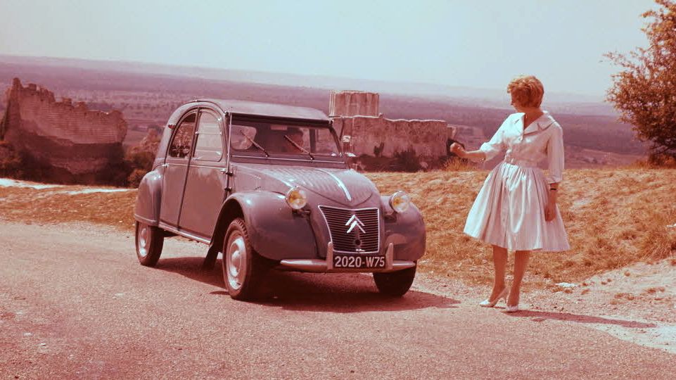 Legendární Citroënova Kachna se představila před 75 lety