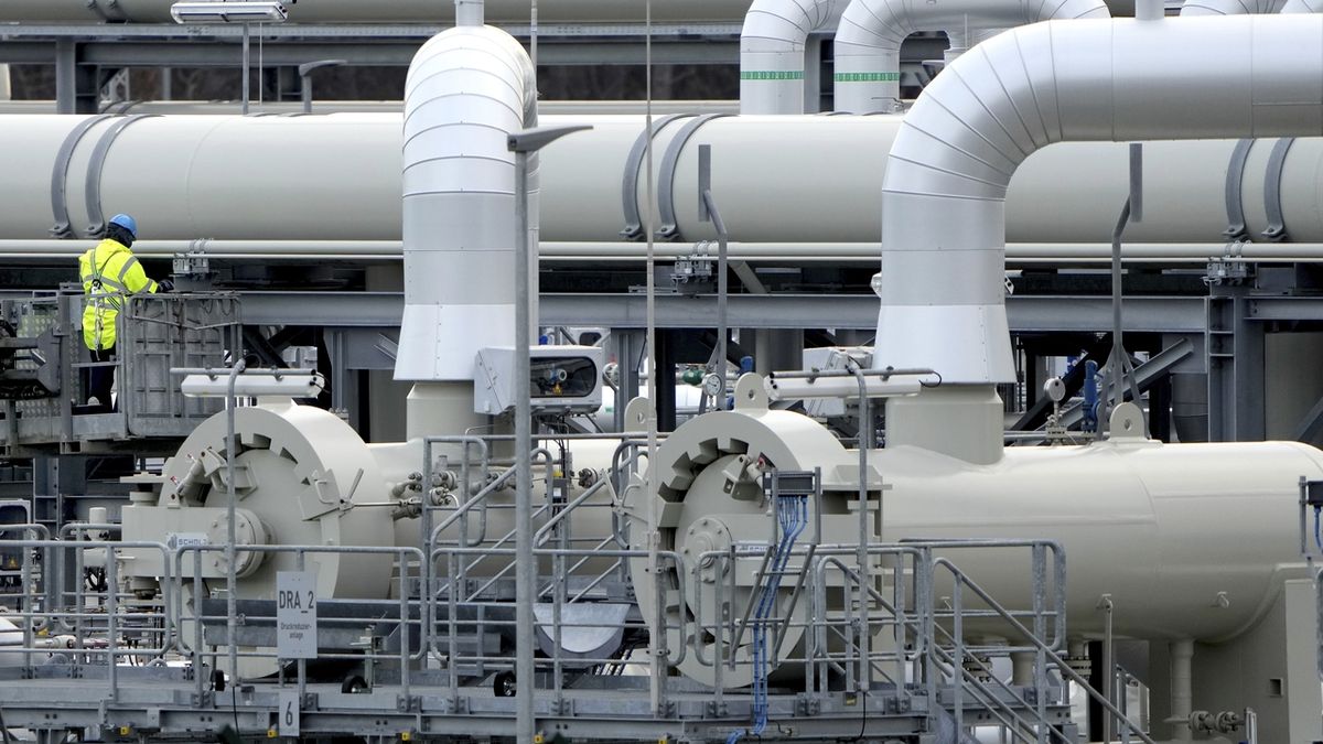 Rusko zatím dodávky plynu do Evropy nezastaví, potvrdil Peskov