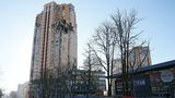 Střela zasáhla obytný výškový dům v Kyjevě