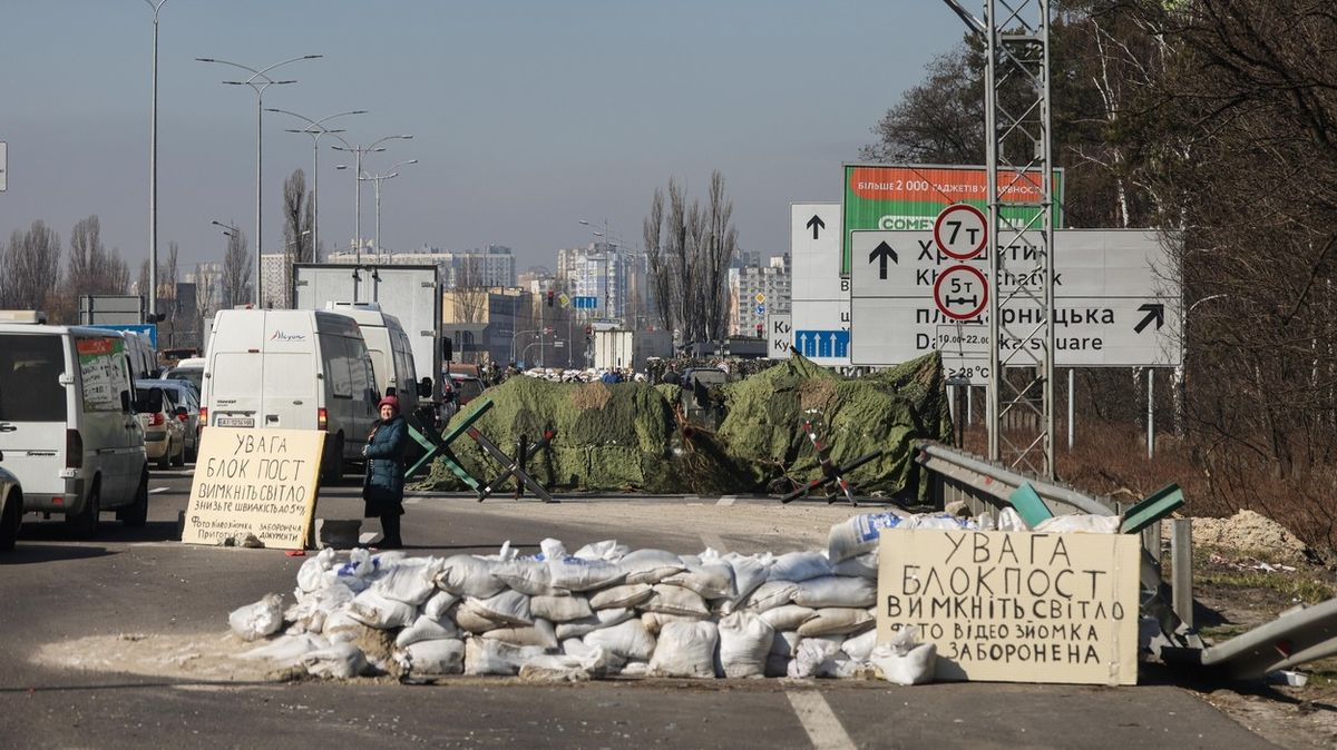 Ruské jednotky u Kyjeva nepostupují, mají problém s morálkou