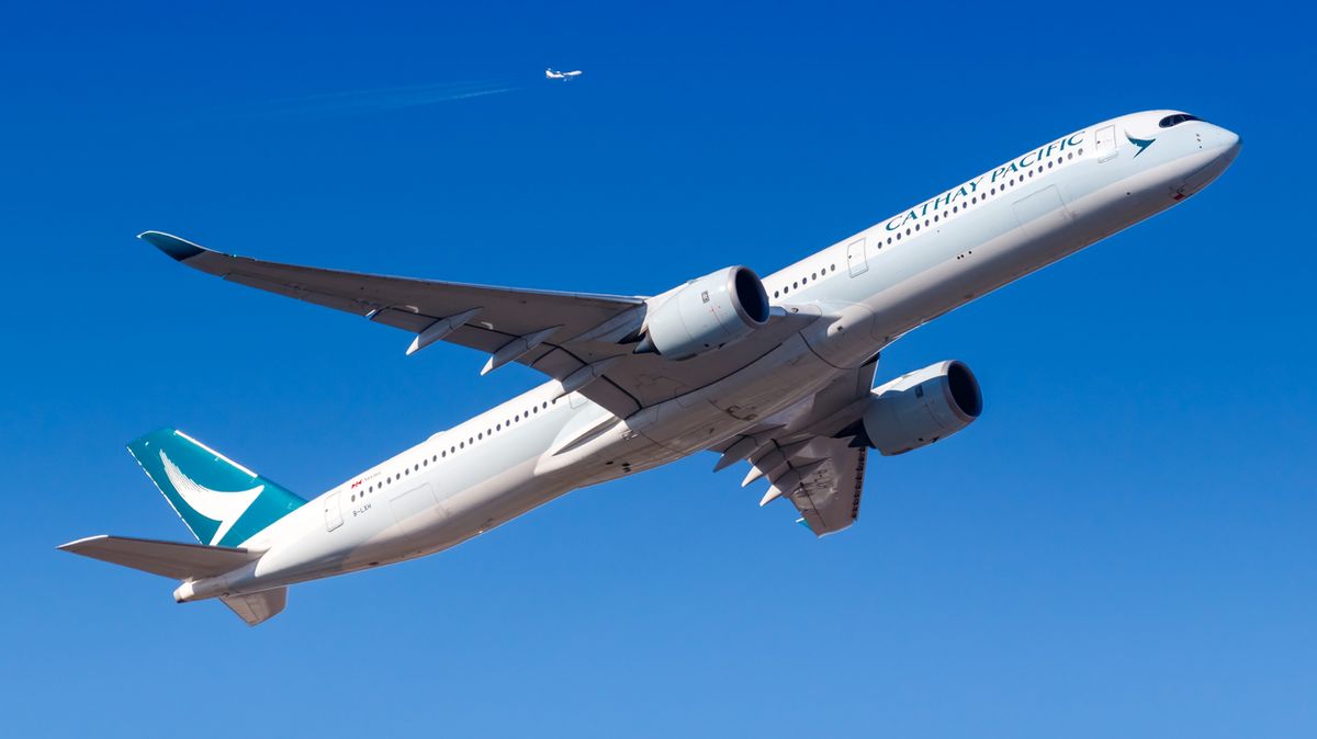 Aerolinky Cathay Pacific plánují nejdelší let na světě. Z nutnosti