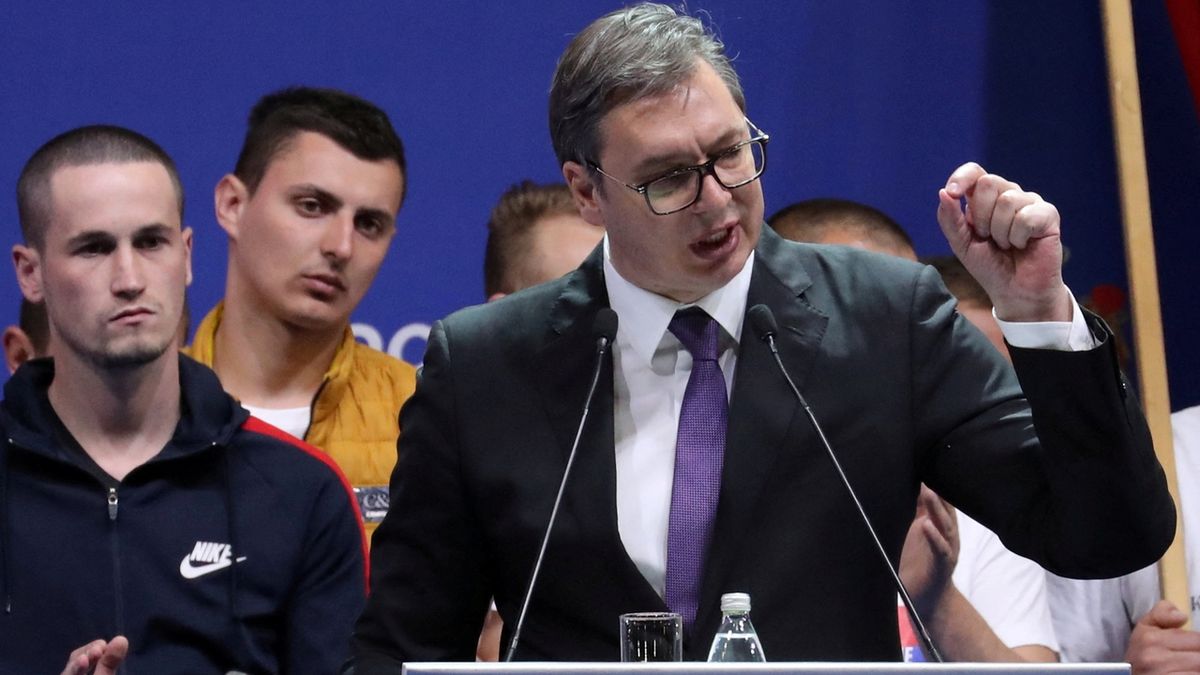 Srbským prezidentem byl podle prvních odhadů opět zvolen Vučić