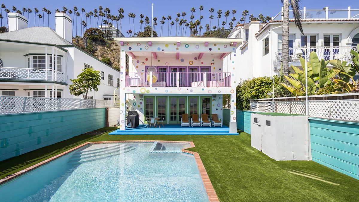Plážový dům v Santa Monice vypadá, jako by ho právě opustila panenka Barbie
