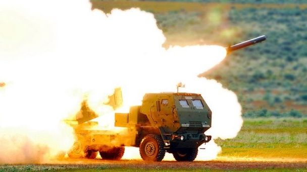 USA poskytnou Ukrajině další vojenskou pomoc, pošlou rakety do HIMARS i munici
