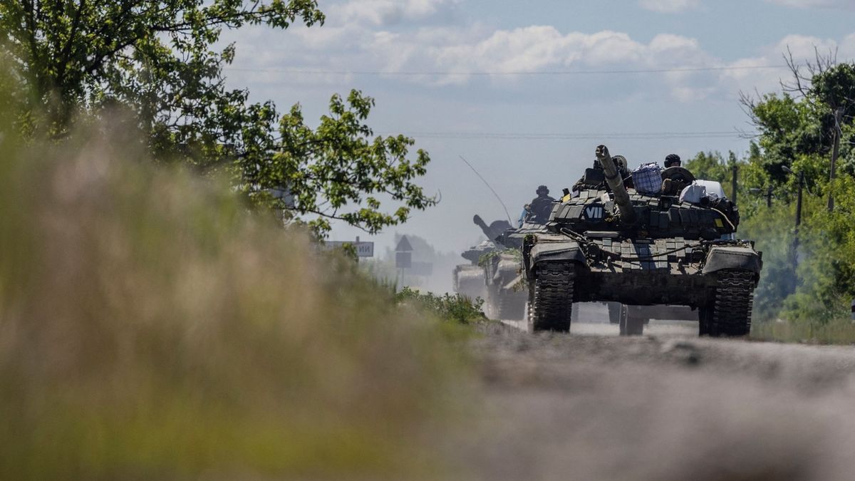 Ukrajinské tanky v Pokrovsku v Doněcké oblasti 