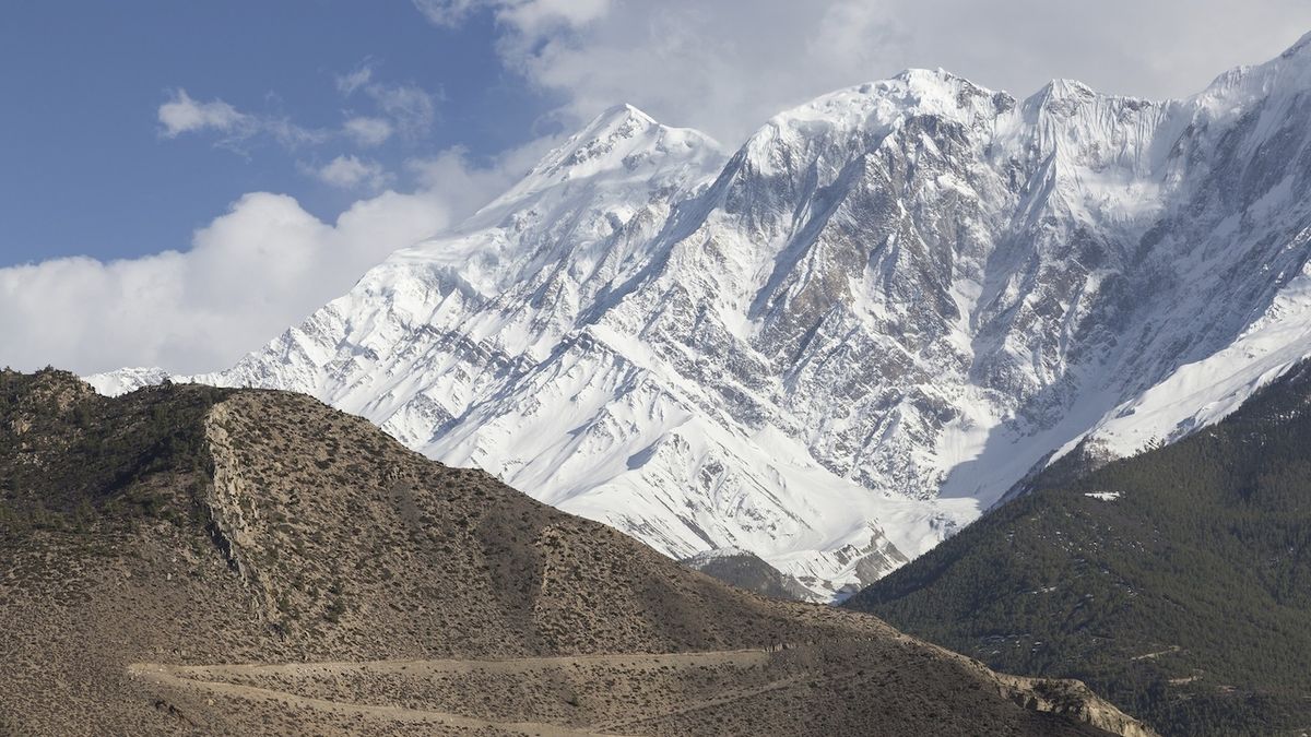 V nepálských horách zmizelo letadlo s 22 lidmi na palubě
