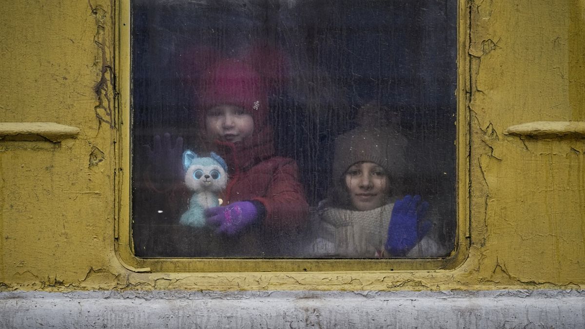 V Rusku skončilo 200 tisíc ukrajinských dětí, Zelenskyj mluví o zavlečení