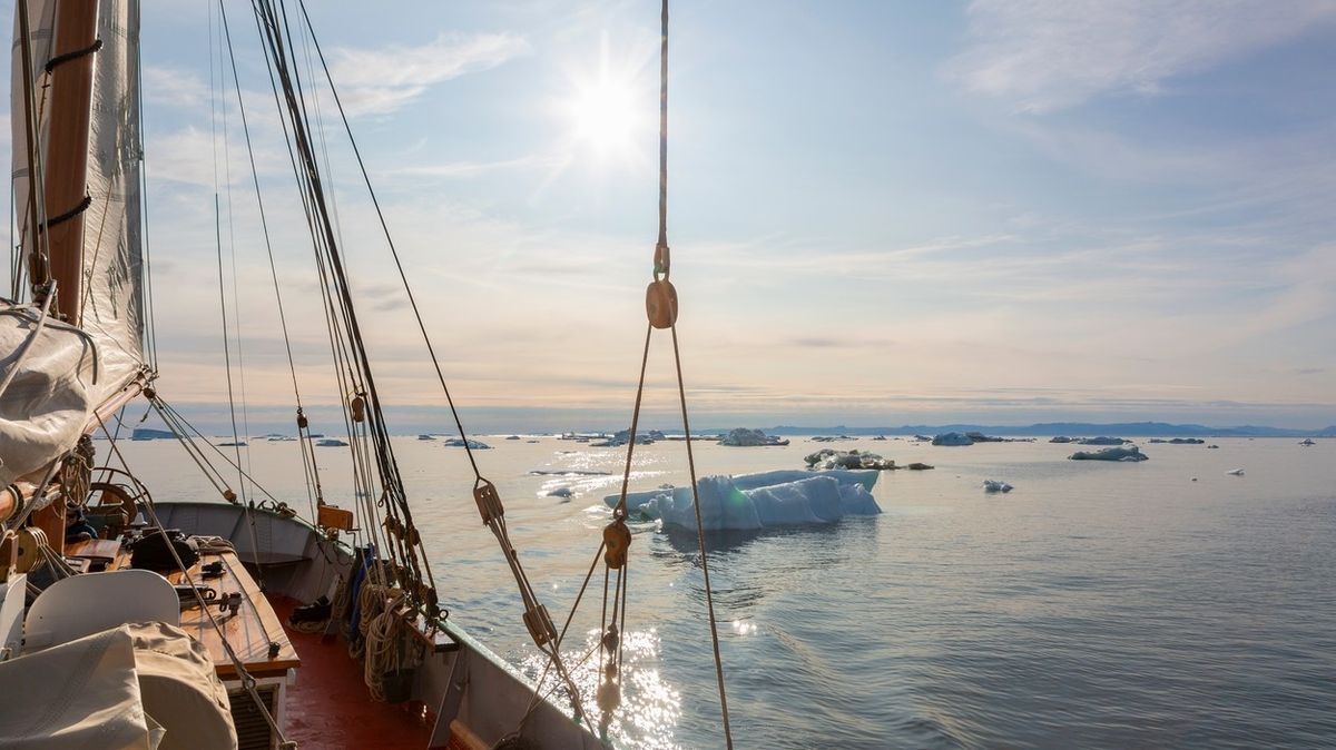 Studie: Tání ledu v Arktidě umožní ekologičtější lodní dopravu. A sníží vliv Ruska